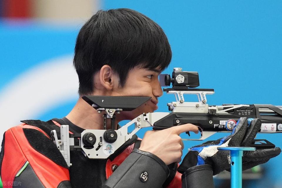 特例, 赛场屡屡上, 米步枪三姿 特例, 赛场屡屡上, 米步枪三姿