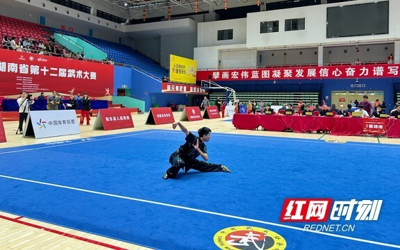 了众多外地, 神抖擞, 跳跃的每个